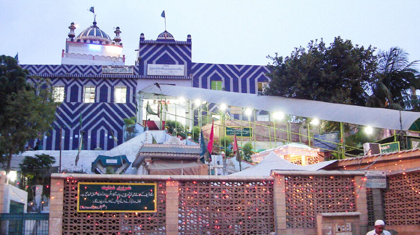Abdullah Shah Ghazi shrine closed after clash
