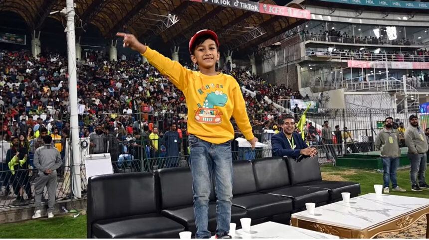 Lahore Qalandars Win Hearts with Kind Gesture for Young Cricket Fan