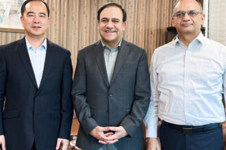Zong CEO Mr. Huo Junli Meets IT Minister Dr. Umar Saif
