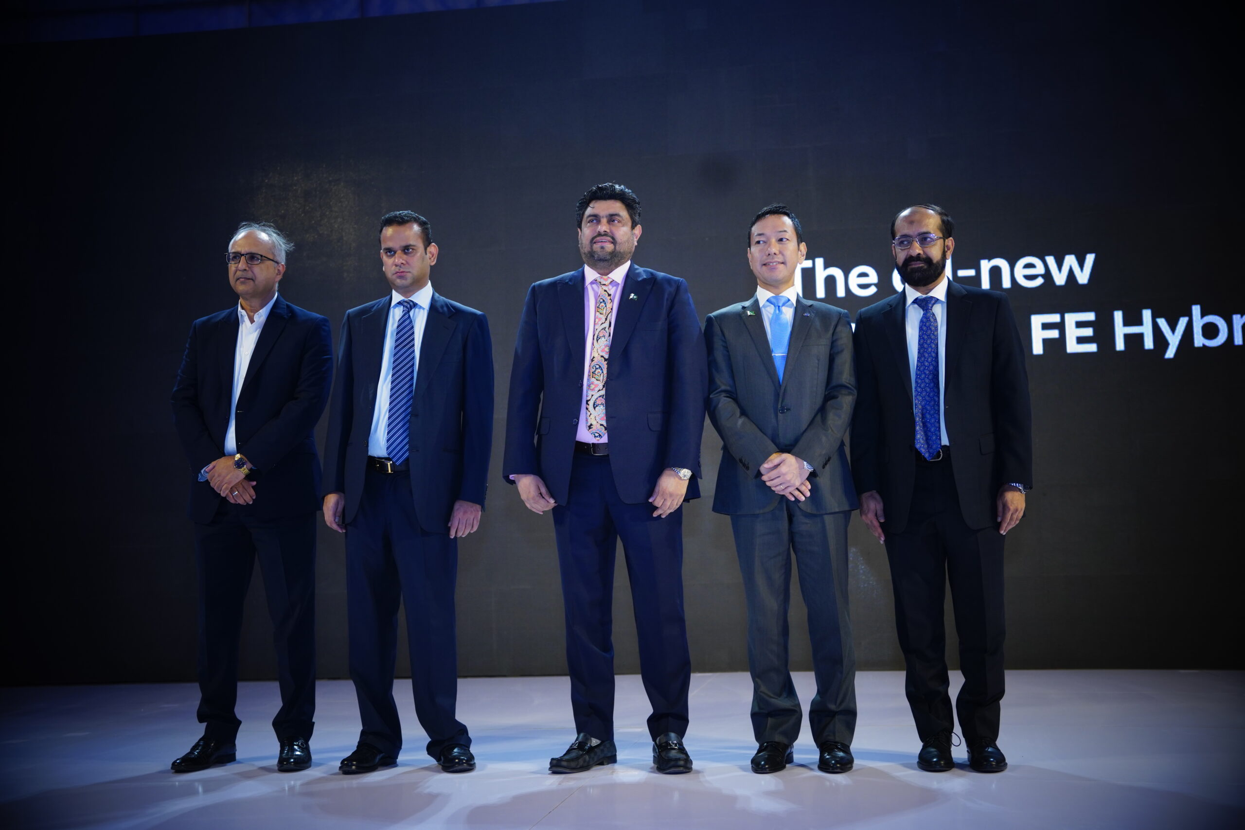  Hyundai SANTA FE Hybrid landed in Karachi for a closer experience 