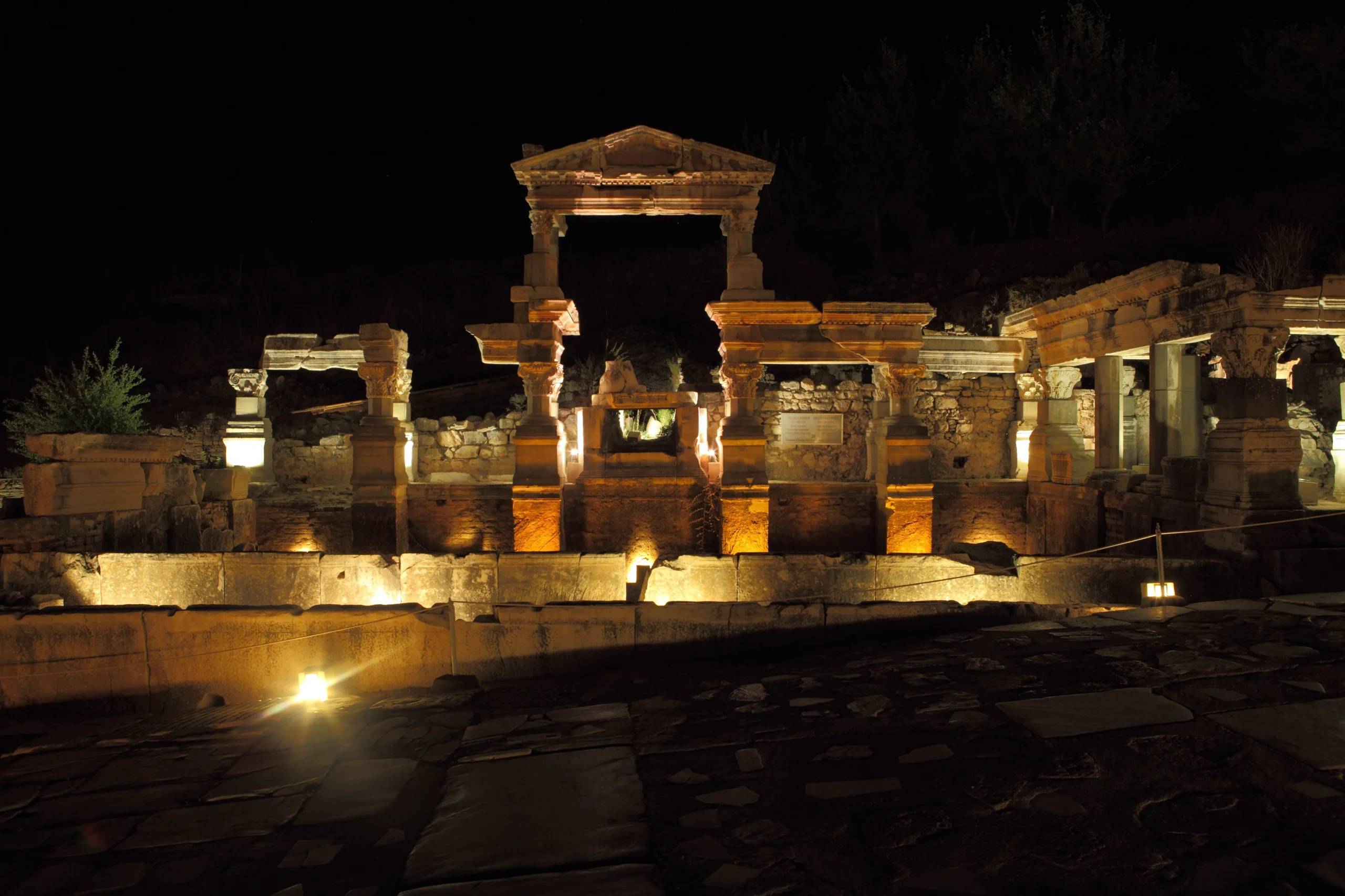 Türkiye's Night Museums Project Brings 27 Historic Sites to Life After Dark